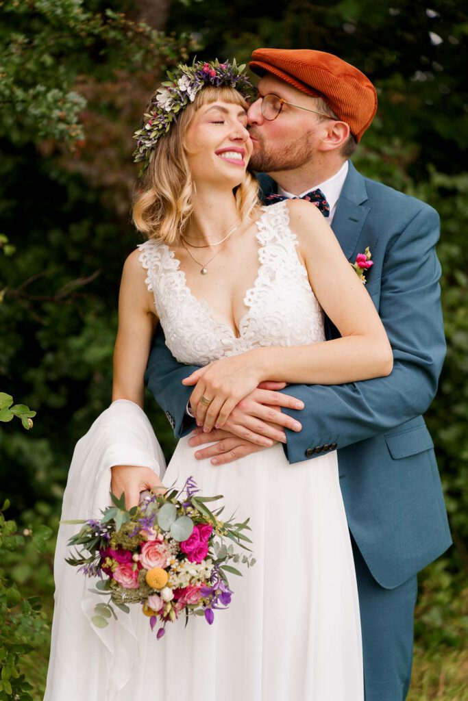 braeutigam-kuessst-braut