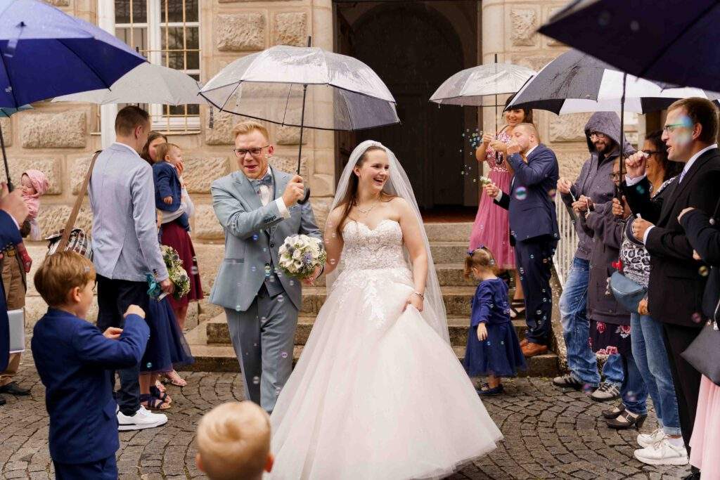 brautpaar seifenblasen spalier