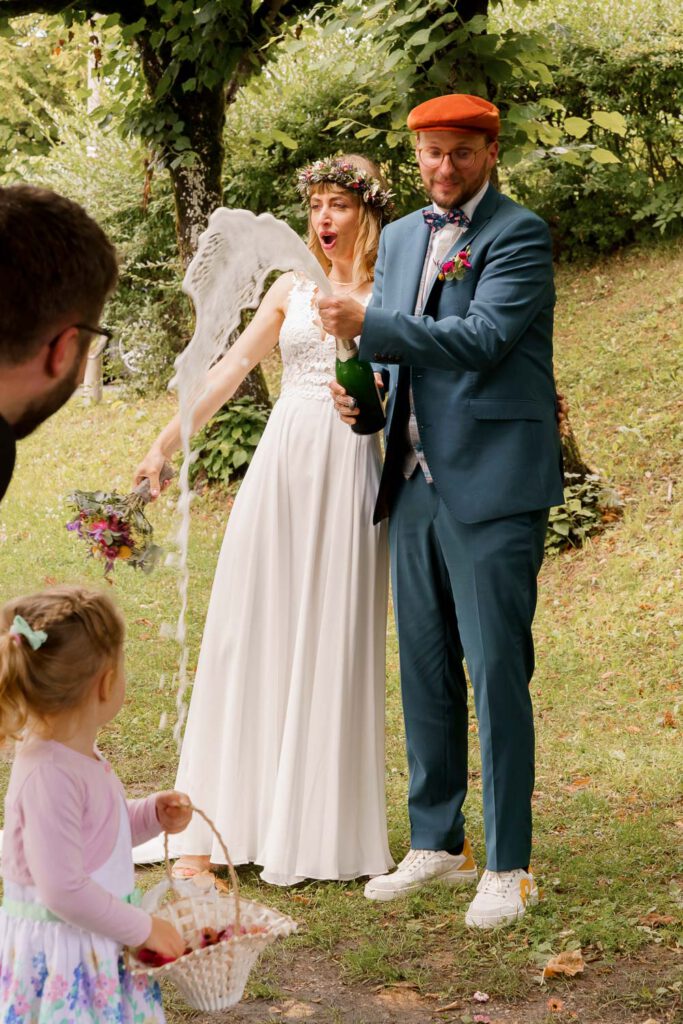 brautpaar-sekt-knallen