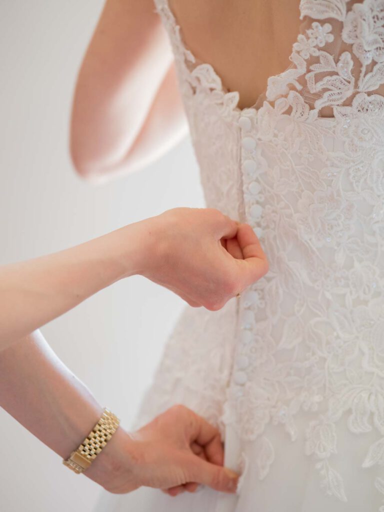 getting-ready-brautkleid