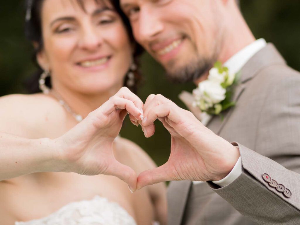 haende bilden herz hochzeit