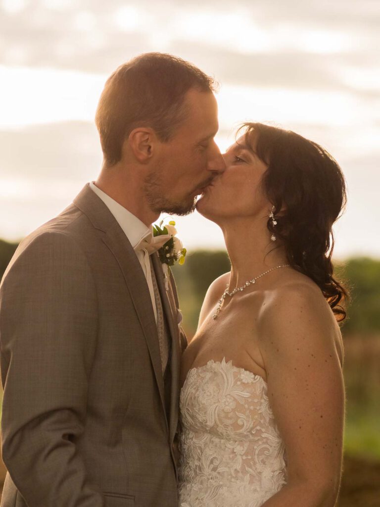 brautpaar golden hour