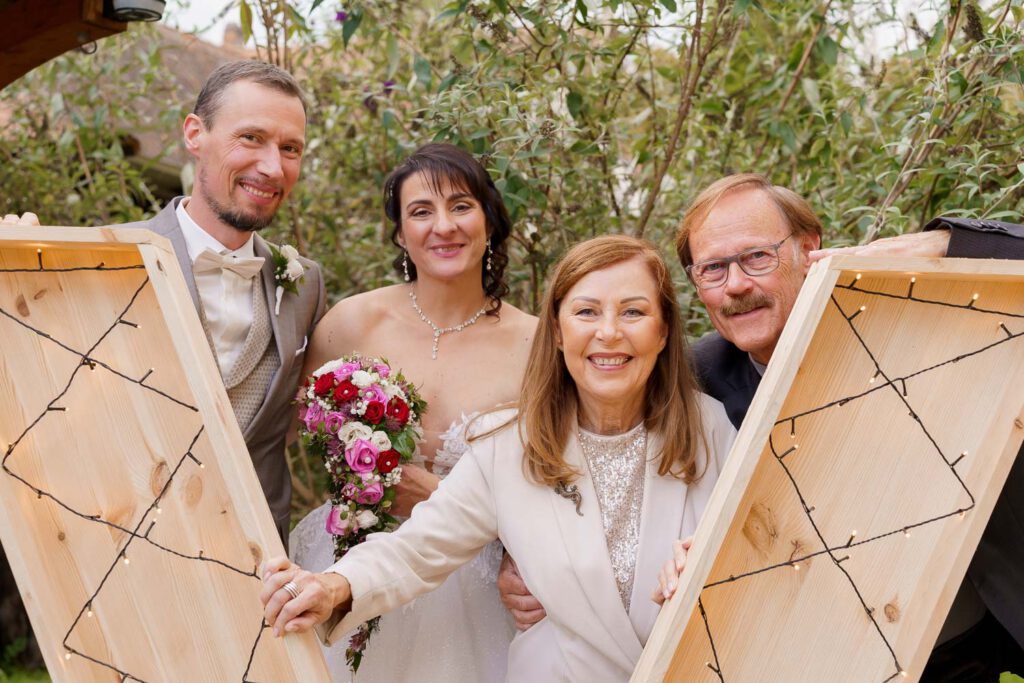 gruppenfoto hochzeit gaeste