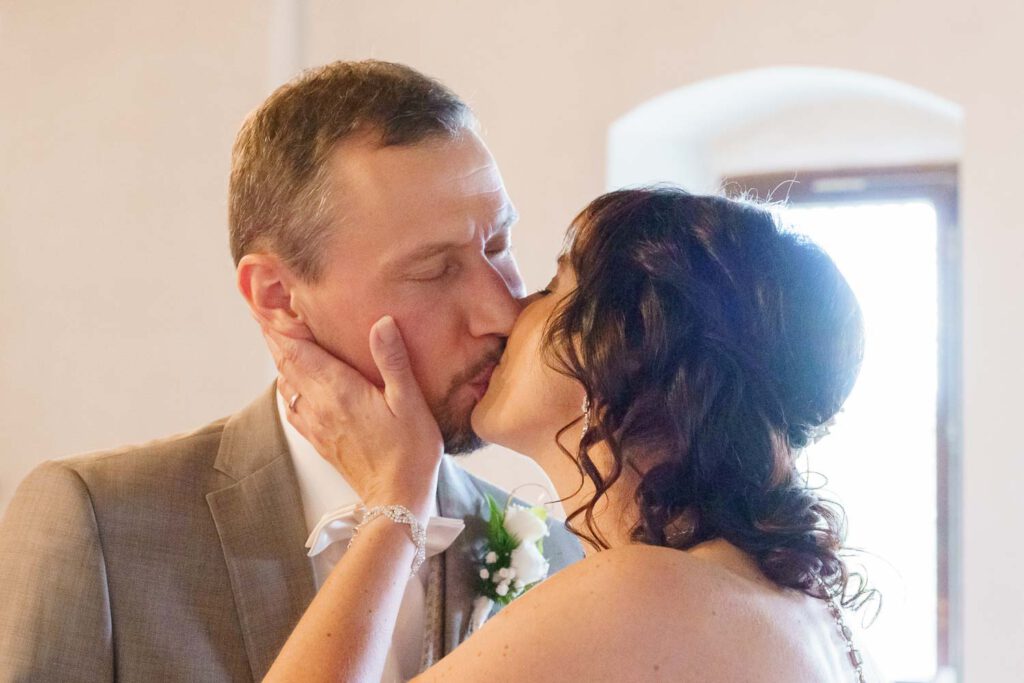 standesamt kuss hochzeit