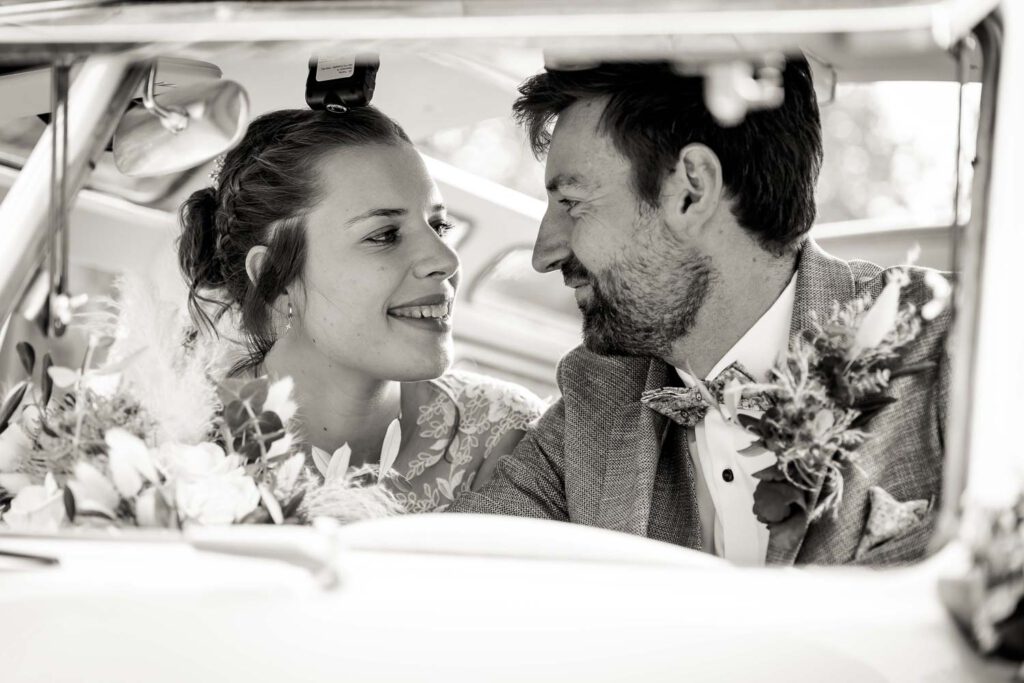 brautpaar vw bully hochzeit