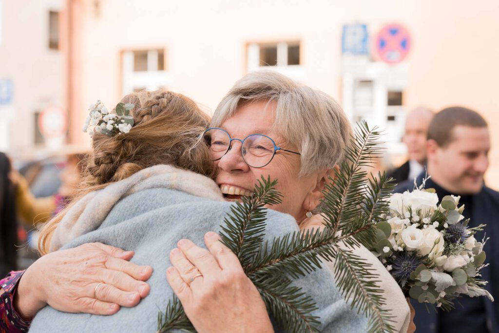 braut mit mutter hochzeit