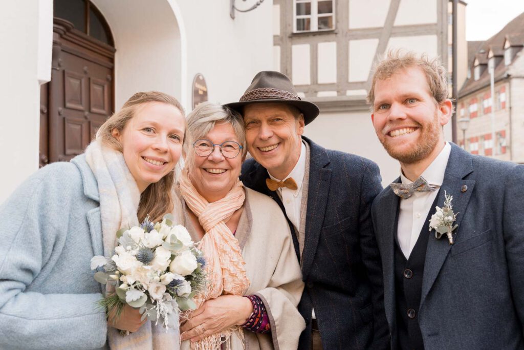 hochzeit gruppenfoto brauteltern