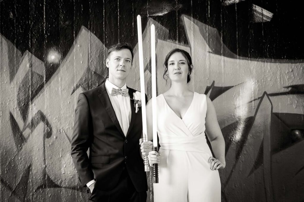 brautpaar laserschwerter