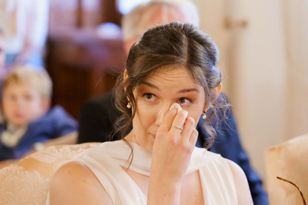 braut weint trauung standesamtlich