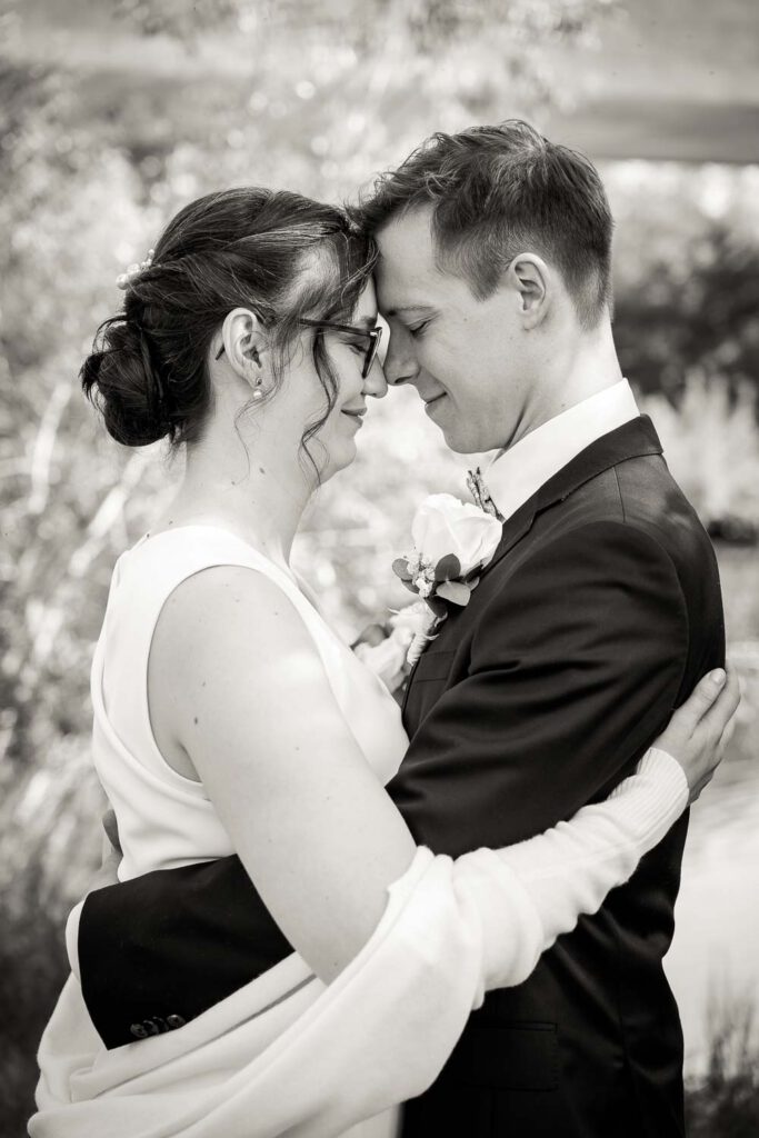 brautpaar kopf an kopf