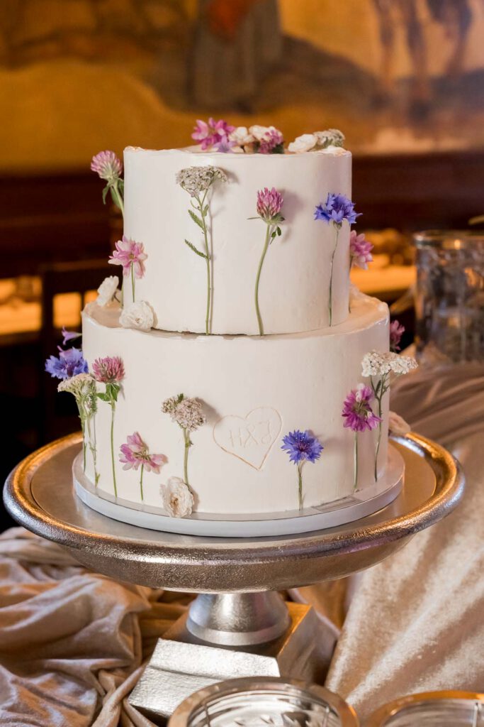 hochzeitstorte sahnehaeubchen