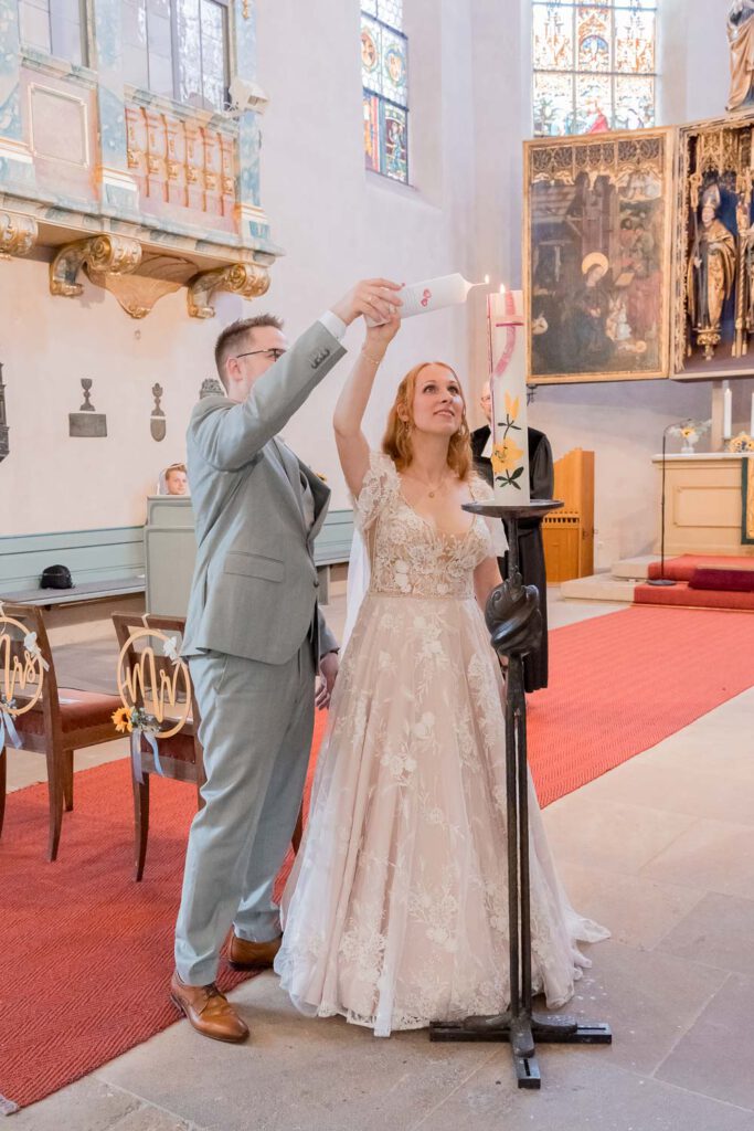 brautpaar kirche kerze anzünden
