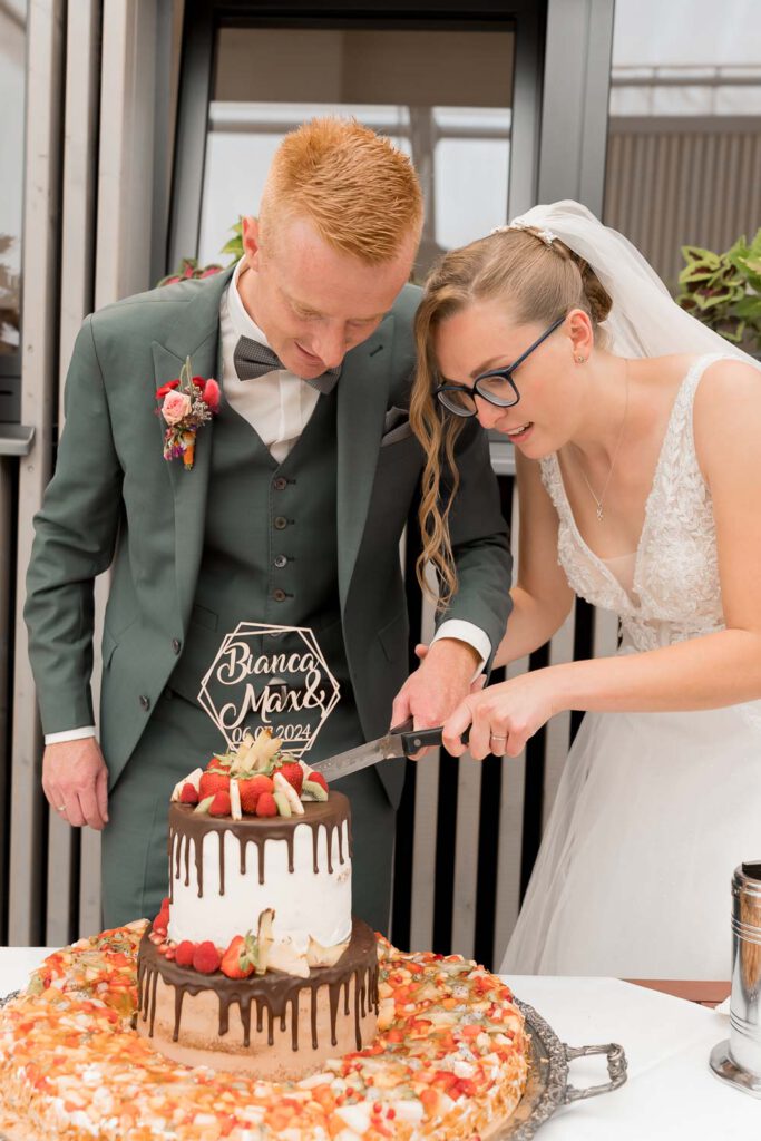 hochzeitstorte anschnitt hochzeit