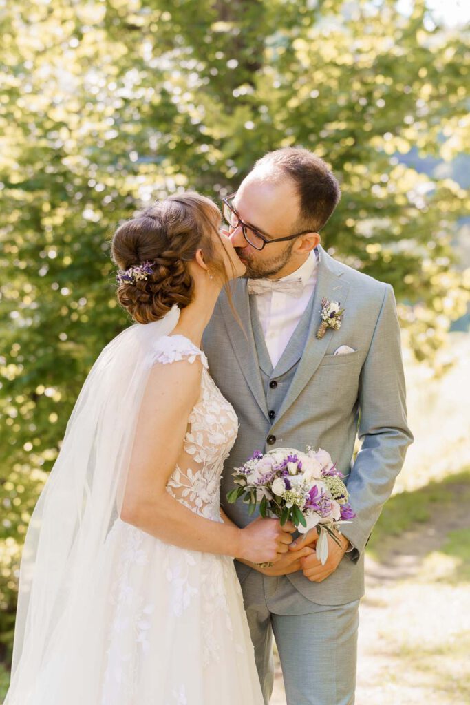 brautpaar kuss brautpaarshooting