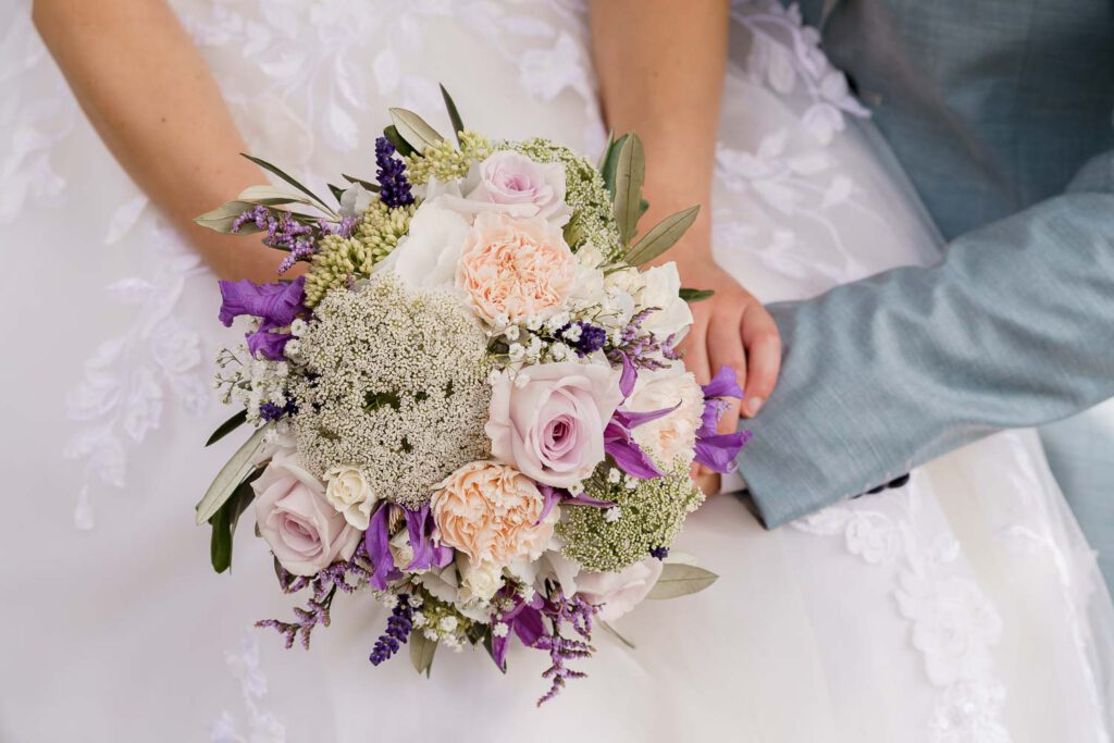 brautstrauss blumen halbig