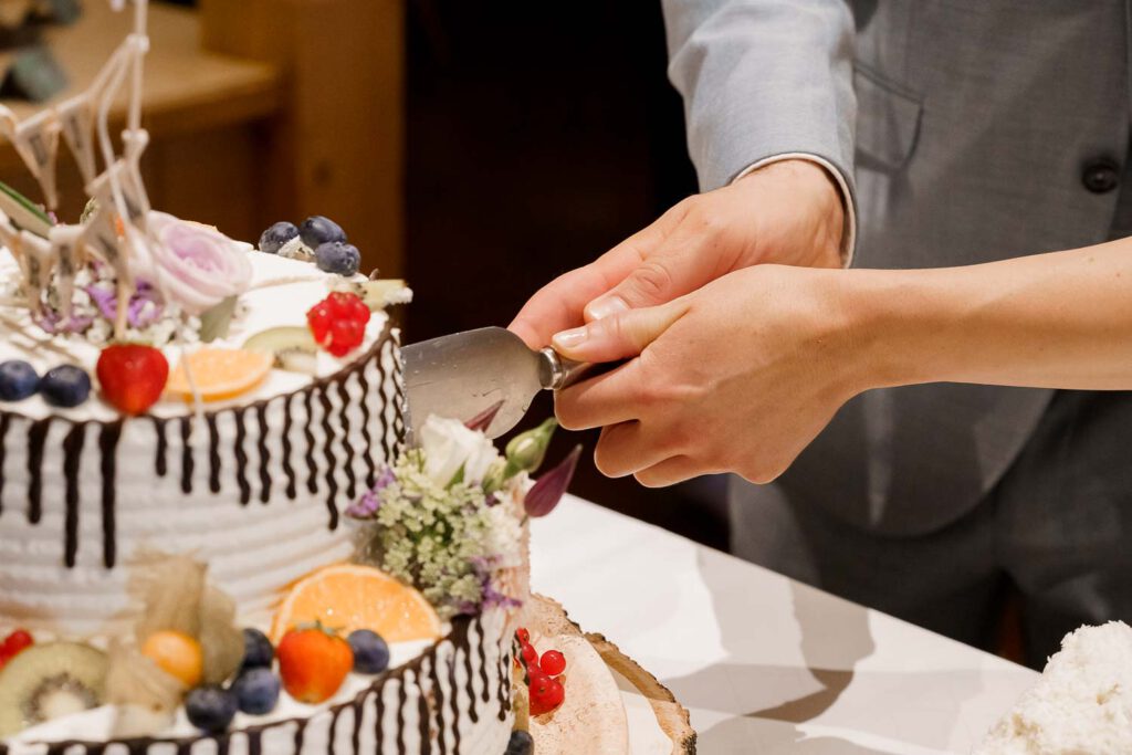 hochzeitstortenanschnitt
