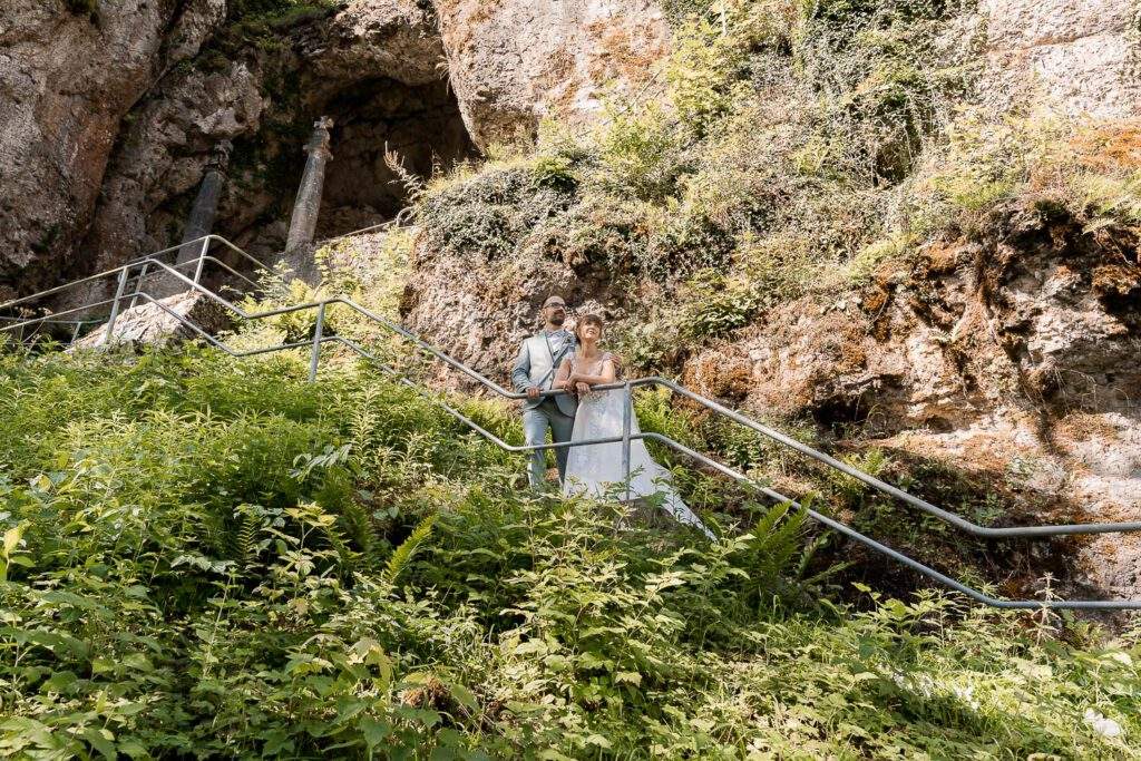 brautpaar felsen velden