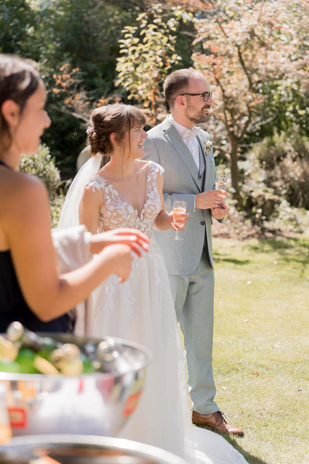 brautpaar beim empfang kainsbacher muehle – Hochzeitsfotograf Britta Henselmann