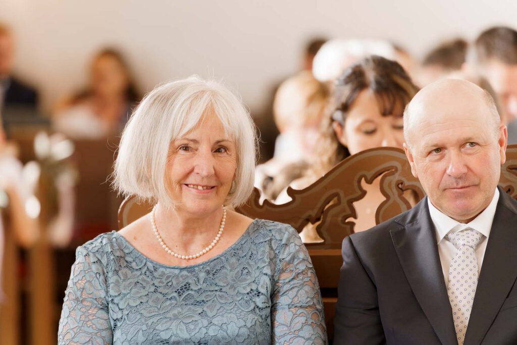 hochzeitsgaeste kirche