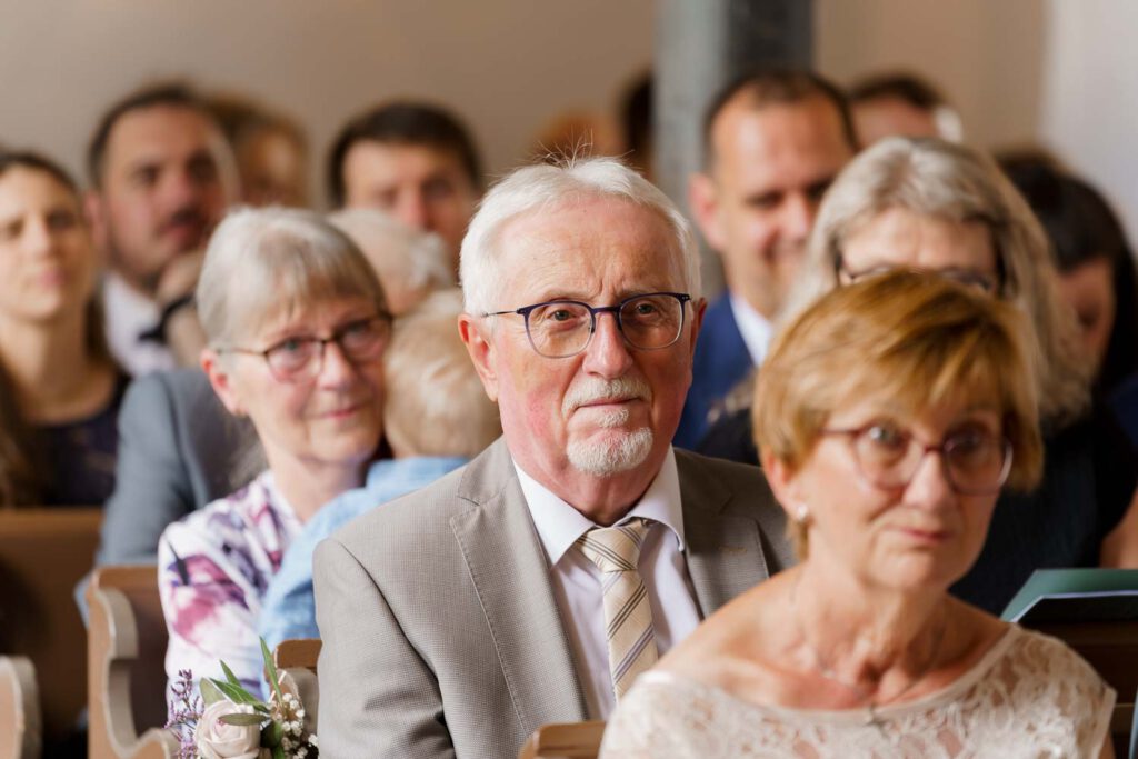 hochzeitsgast kirche