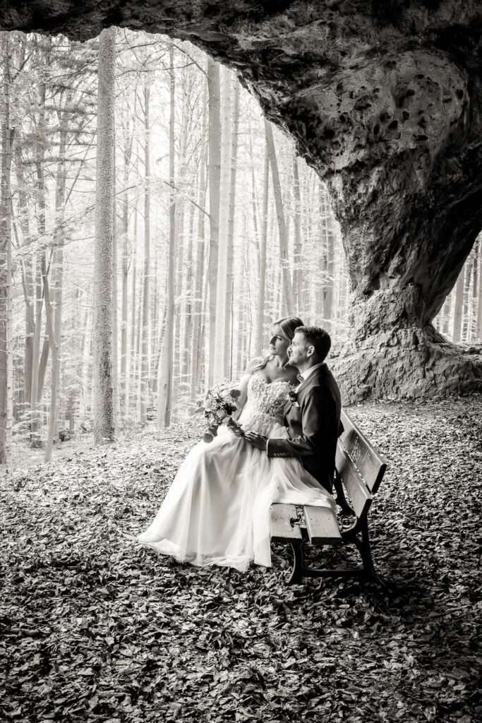 brautpaar brautpaarshooting geiskirche bank