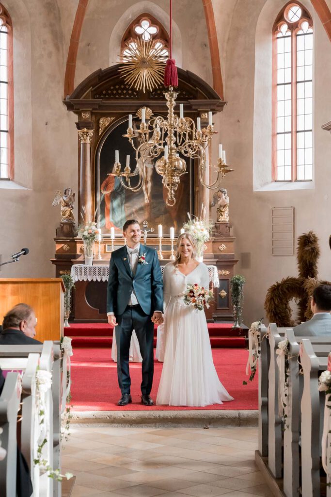 kirchliche trauung brautpaar altar neukirchen