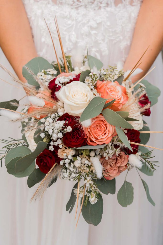 brautstrauss orange weiss rot