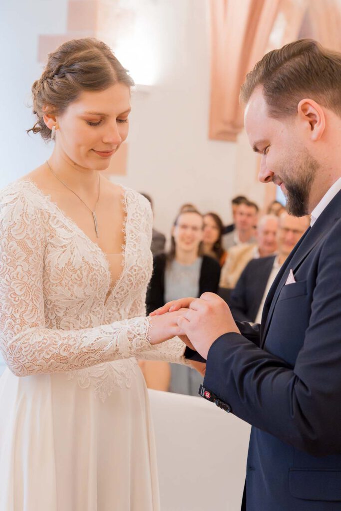 ringe anstecken standesamtliche trauung lauf wenzelschloss