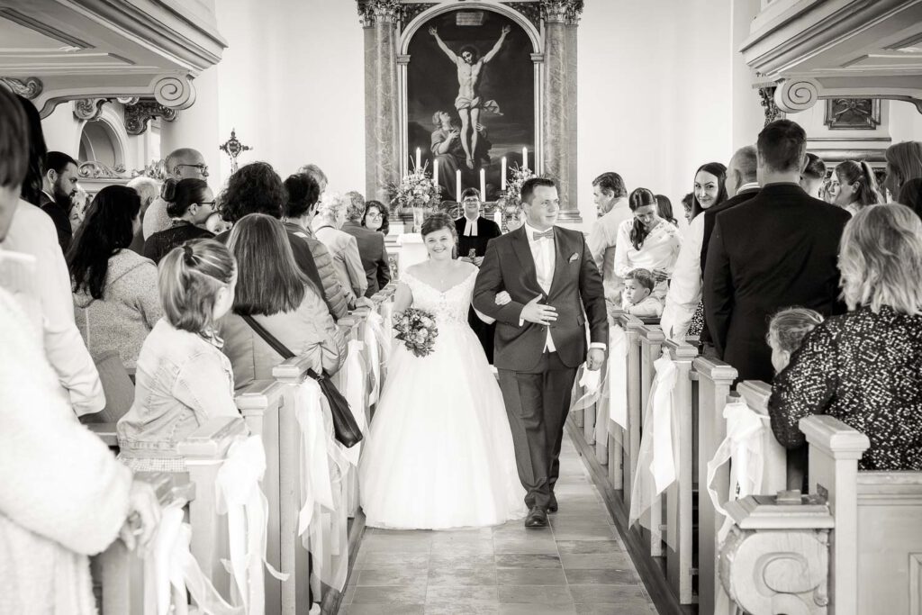 auszug brautpaar behringersdorf kirche