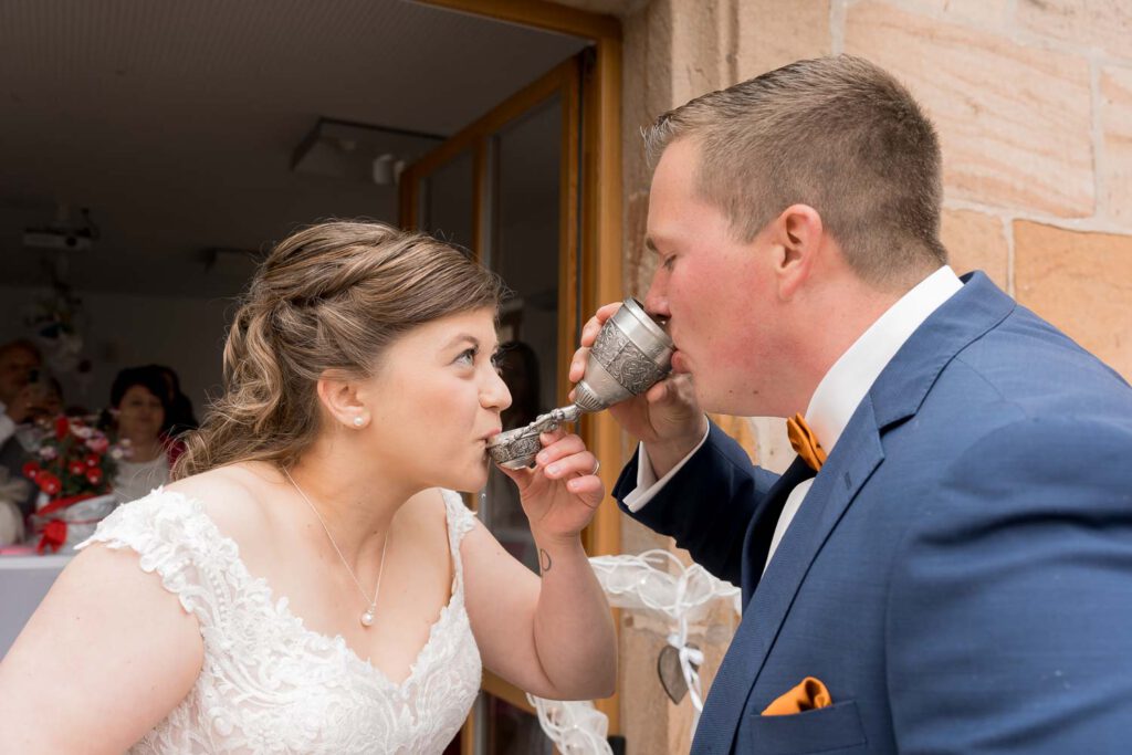 brautpaar sekt spiel