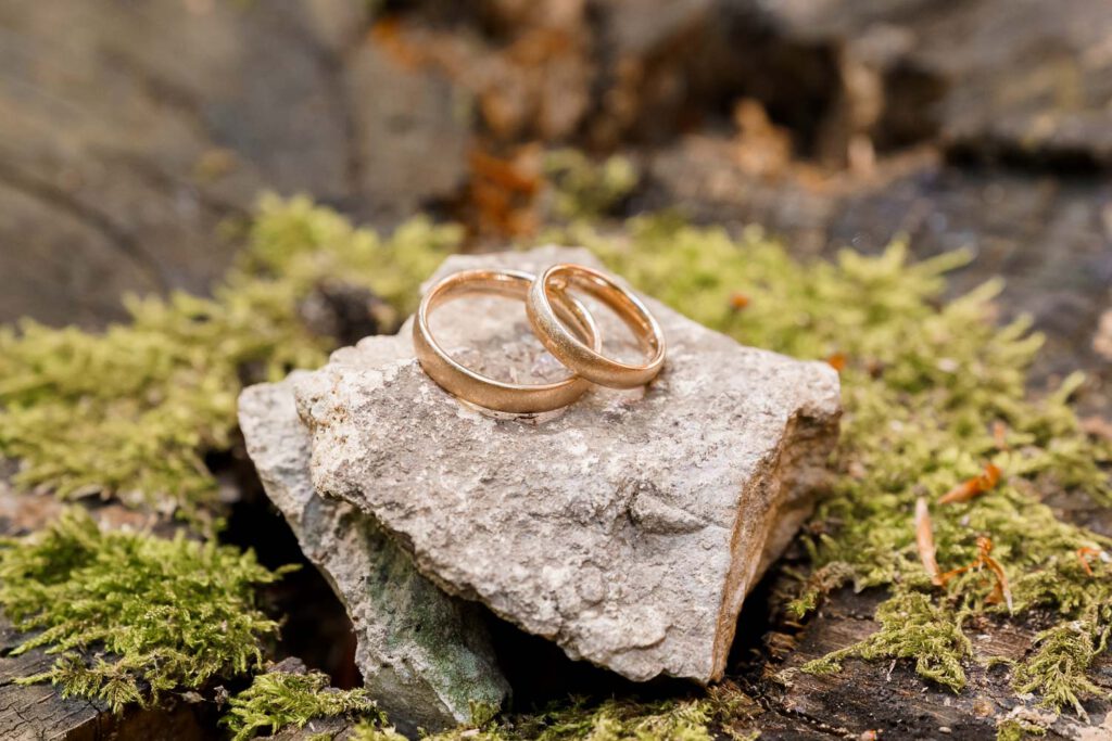 trauringe auf stein oberpfalz