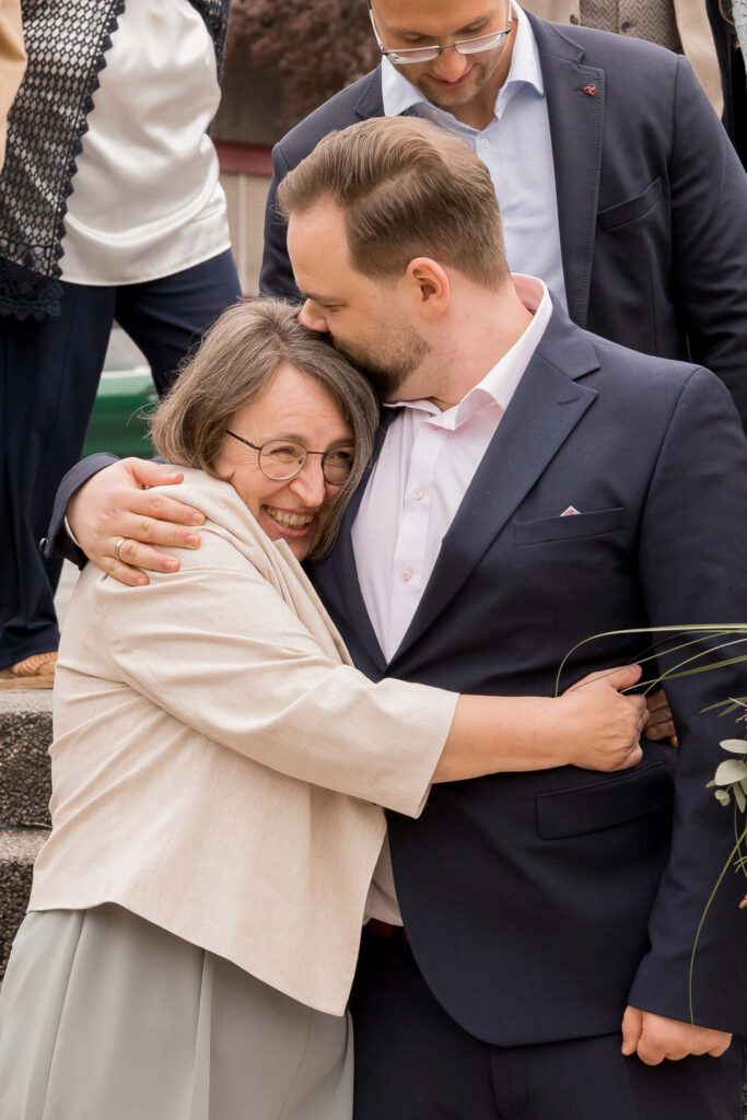 braeutigam mit mutter hochzeit lauf a. d. peg.