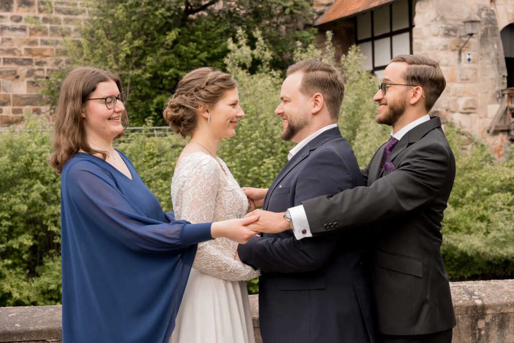 hochzeit gruppenfoto trauzeugen nuernberger land