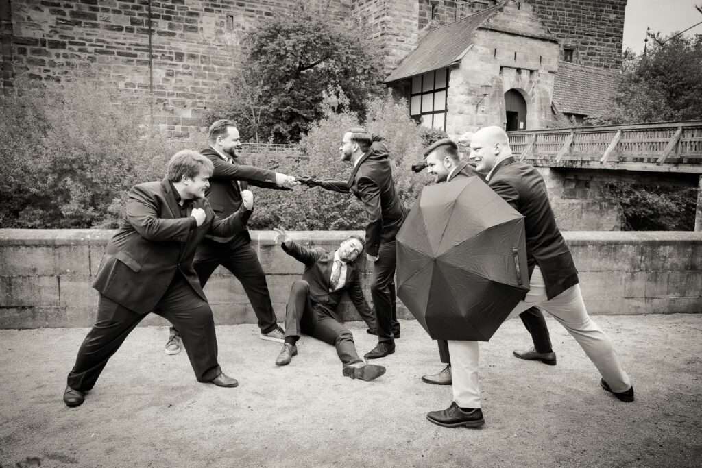 braeutigam mit freunden gruppenfoto lauf a. d. peg.