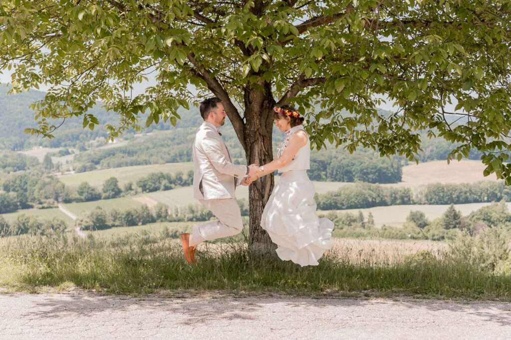 brautpaar springen hochzeit hersbruck