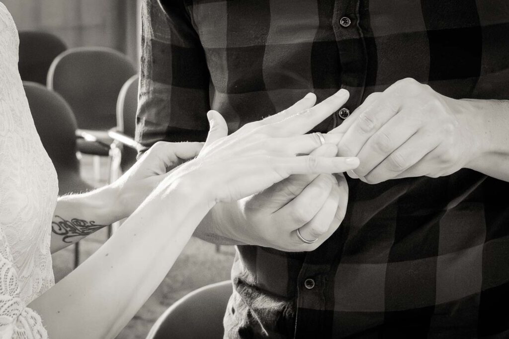 brautpaar ringetausch trauringe oberpfalz