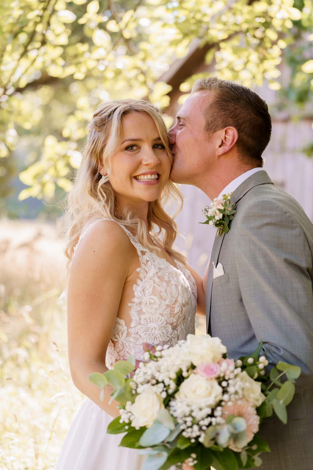 brautpaar hochzeit sommer pommelsbrunn
