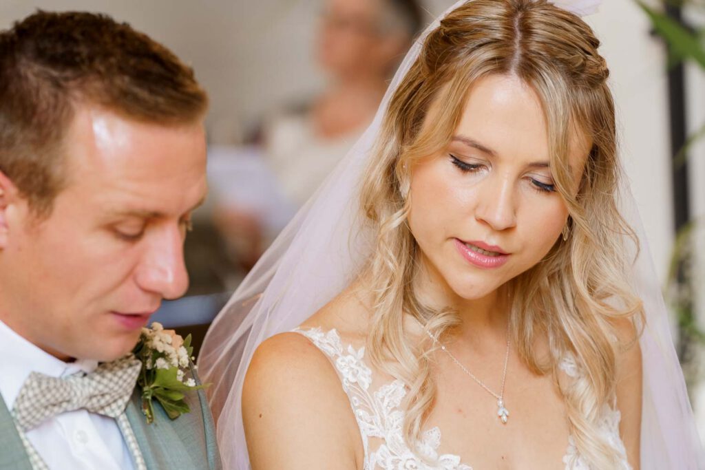 brautpaar hochzeit kirche pommelsbrunn