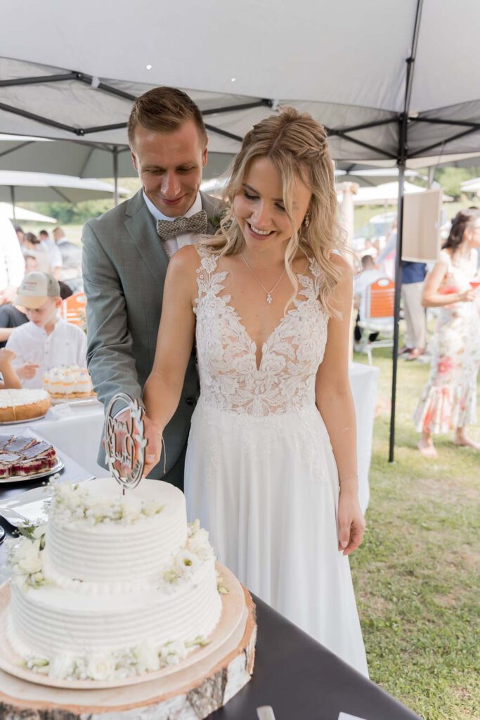 hochzeitstorte anschnitt brautpaar soergel lieritzhofen