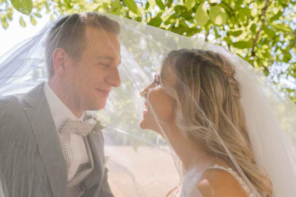 brautpaar unter schleier shooting pommelsbrunn