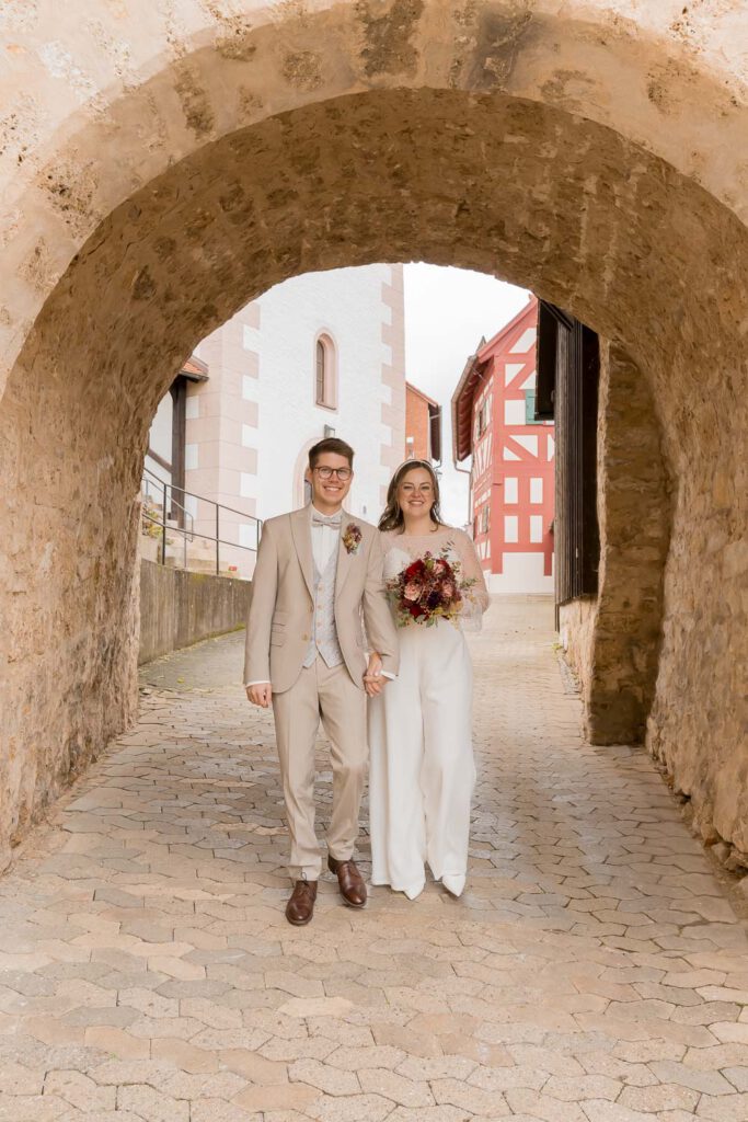 brautpaar kirchensittenbach torbogen