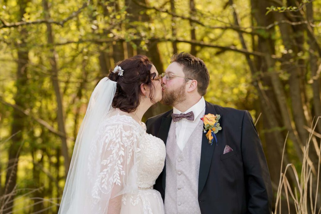 brautpaar kuss hochzeit nuernberger land