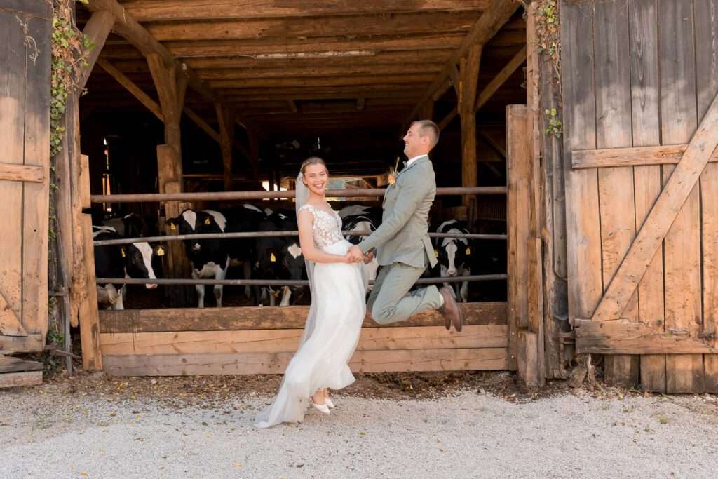 brautpaar hochzeit bauernhof kuehe oberpfalz