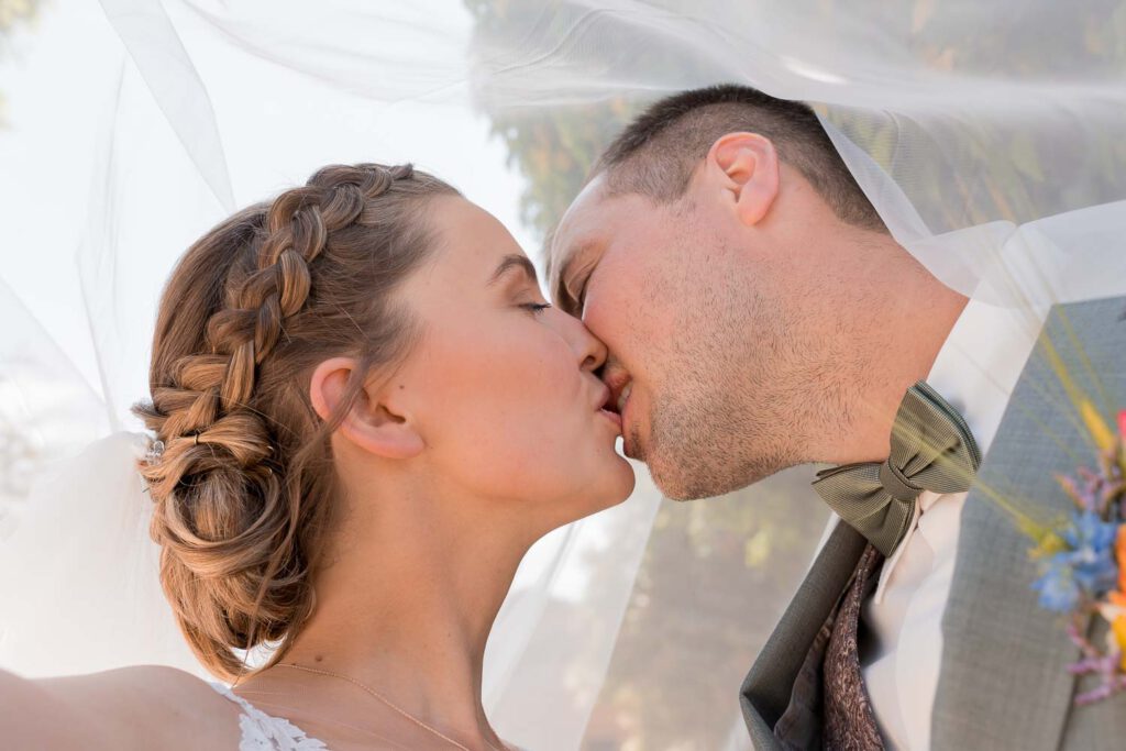 brautpaar unter schleier hochzeit dorf oberpfalz