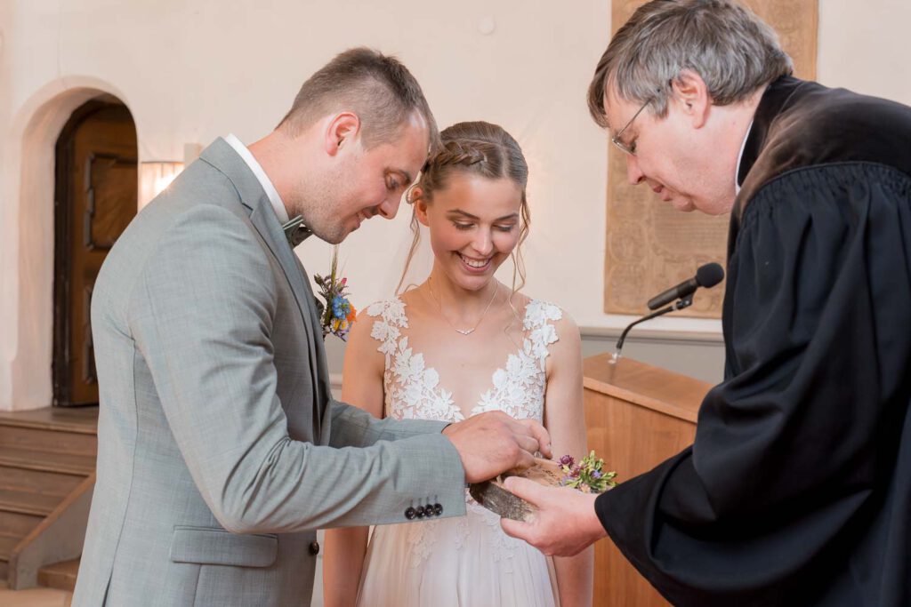 brautpaar kirchliche trauung neukirchen