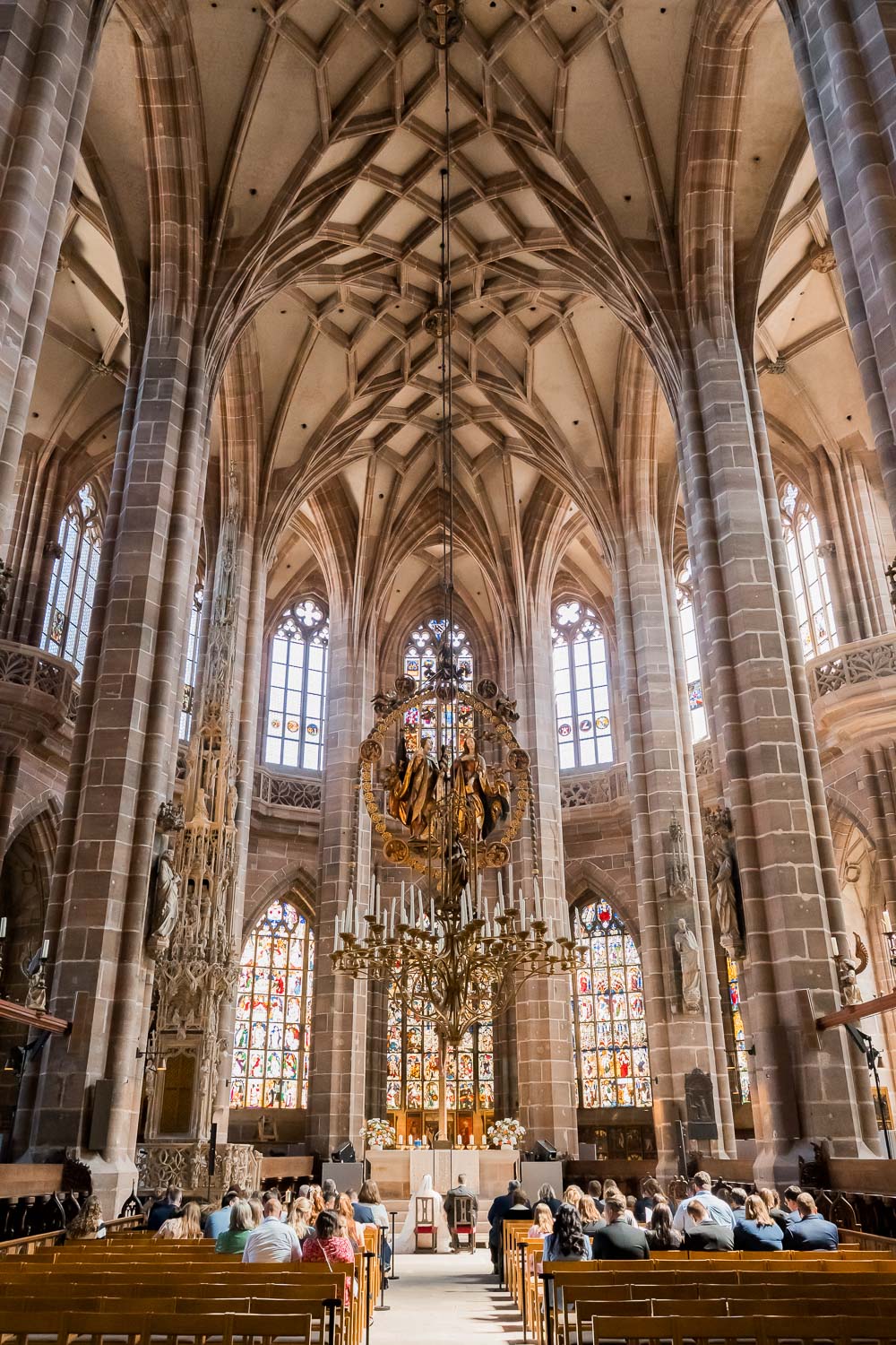 brautpaaar hochzeit lorenzkirche nuernberg